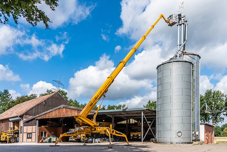 Hubarbeitsbühne mit Raupenfahrwerk